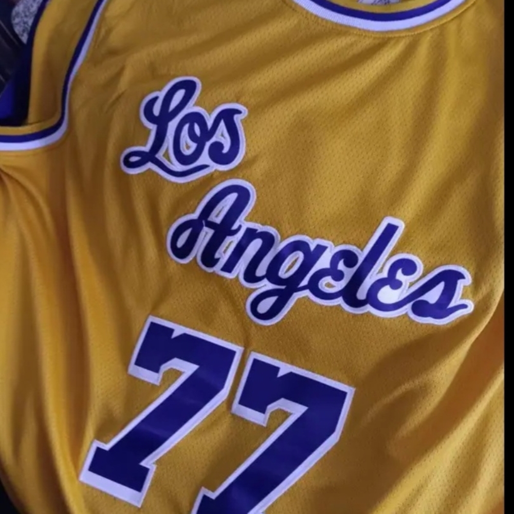 Luka Doncic Los Angeles Lakers Yellow Basketball Jersey SIZE XL ... BRAND NEW - Picture 4 of 12